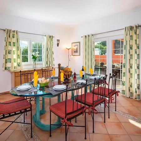別荘 4-schlafzimmer-villa R2- Garten- Pool- By Interhome *