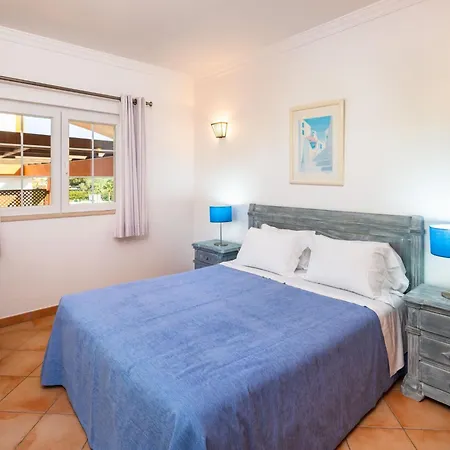 4-schlafzimmer-villa R2- Garten- Pool- By Interhome 別荘 *