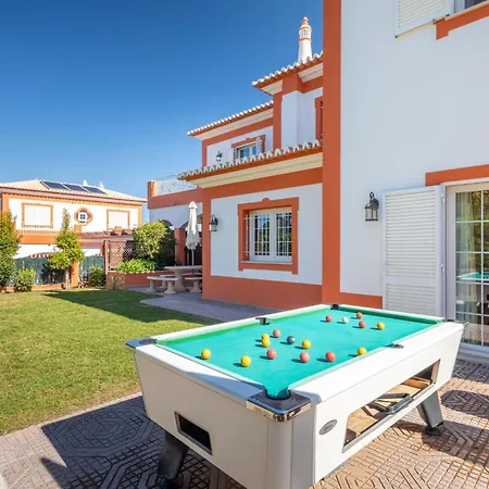 別荘 4-schlafzimmer-villa R2- Garten- Pool- By Interhome アルブフェイラ