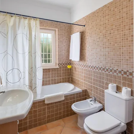 4-schlafzimmer-villa R2- Garten- Pool- By Interhome Сasa de vacaciones Albufeira
