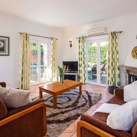 4-schlafzimmer-villa R2- Garten- Pool- By Interhome