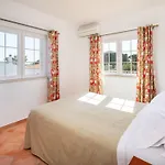 4-schlafzimmer-villa R2- Garten- Pool- By Interhome *